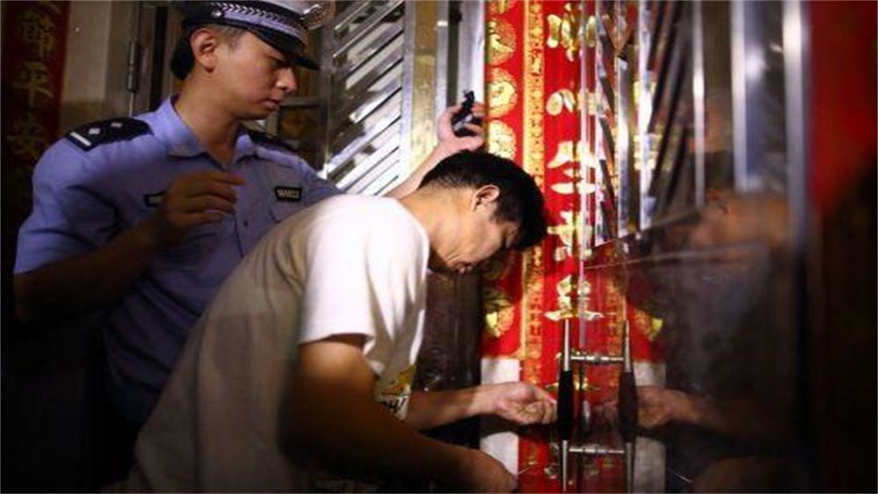 乌鲁木齐请开锁师傅开了锁后，师傅